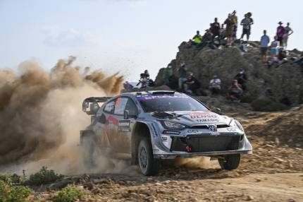 Trzy załogi w Toyotach GR YARIS Rally1 walczą o mistrzostwo WRC 2025