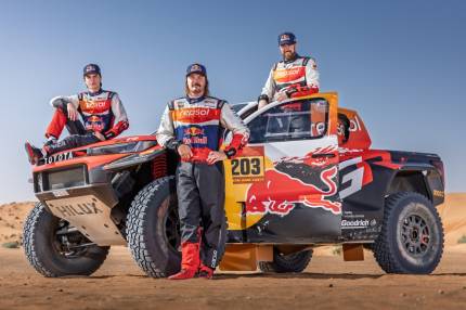 Toyota stawia na nowego DKR GR Hilux w sezonie 2026 – celem zwycięstwo w Rajdzie Dakar i mistrzostwo W2RC