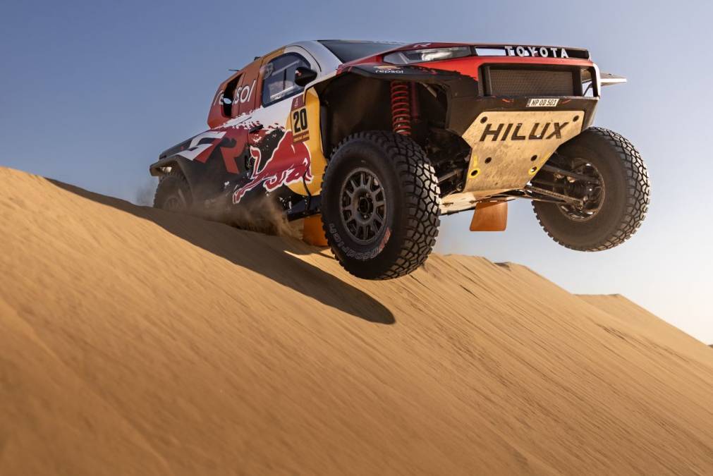 Rajd Dakar 2026: TOYOTA GAZOO Racing z nowym DKR GR Hilux gotowa do walki o zwycięstwo