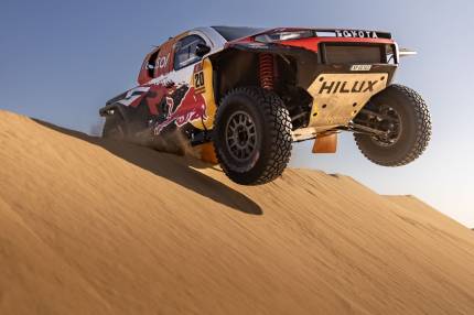 Rajd Dakar 2026: TOYOTA GAZOO Racing z nowym DKR GR Hilux gotowa do walki o zwycięstwo